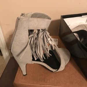 Heather Gray tassel heels size 8W